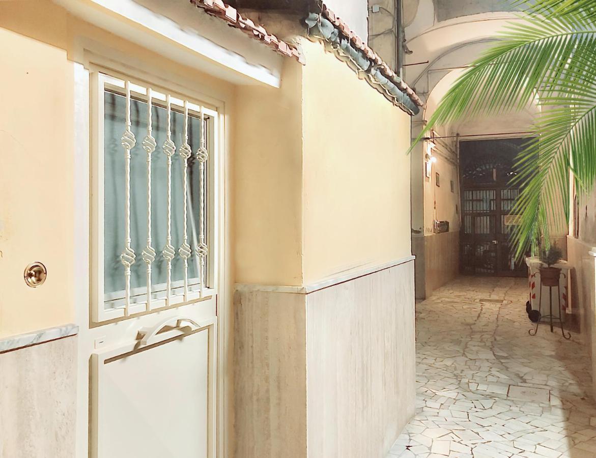 Jungle 13 - Room And Apartments Napoli Eksteriør billede